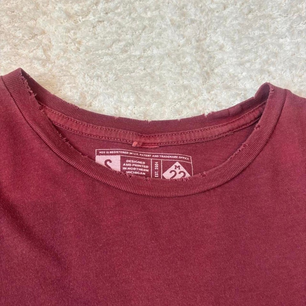 M22 burgundy distressed t-shirt - Picture 8 of 8